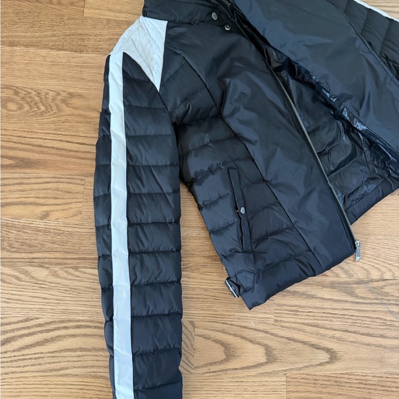 BCBG Maxazria Short Puffer dawn/feather Removable Faux Fur Collar Blk/Wht, Small - Picture 6 of 13